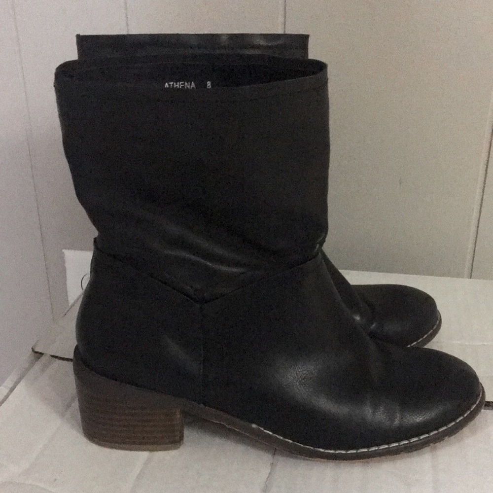 Pull on boots
